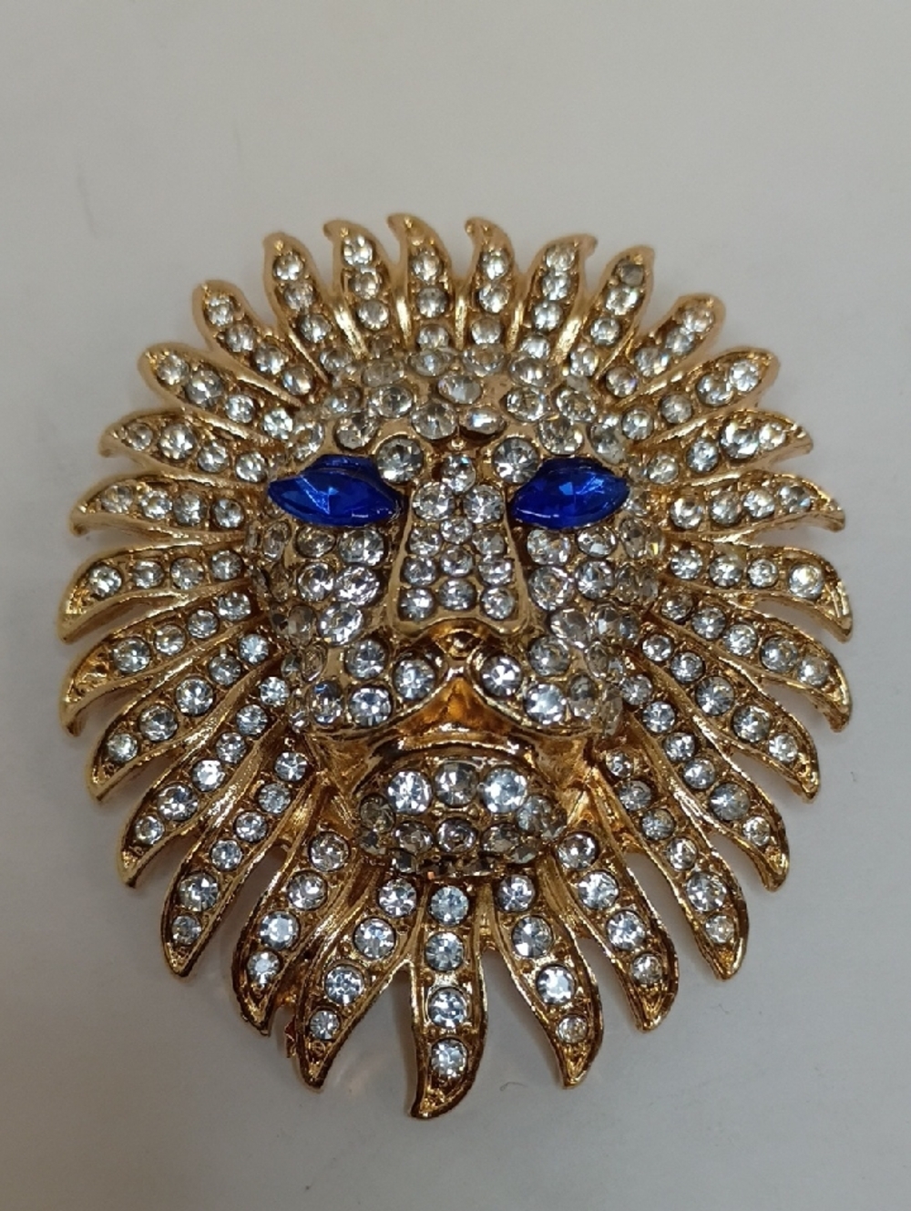 Gold Tone  Lion Head Rhinestone Brooch Blue Crystal Eyes Jewelry Size 2.5"